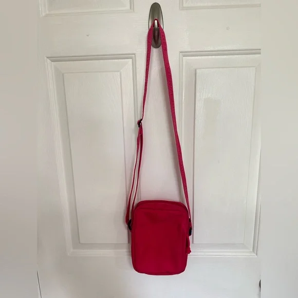 Tommy Hilfiger Vibrant Pink Crossbody Bag - Picture 12 of 13